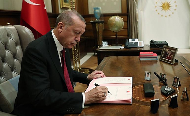 Erdoğan çok sayıda bürokratı görevden aldı