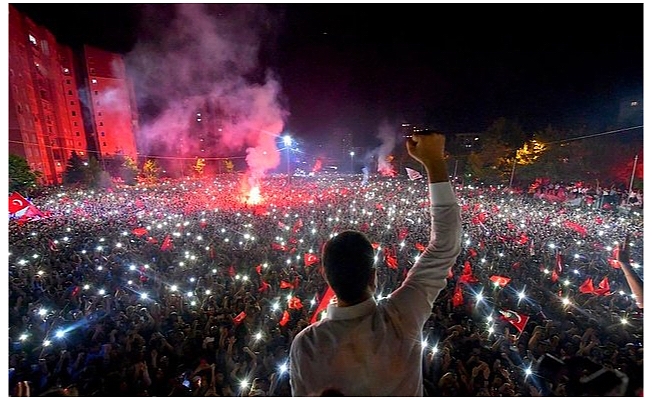 İstanbul sokakları zaferini kutluyor: İşte İmamoğlu'nun afişleri