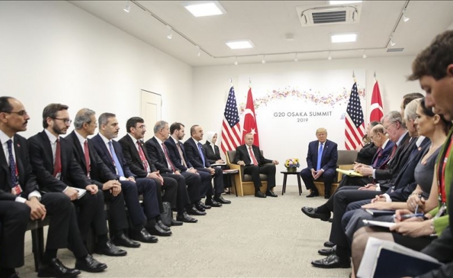 İsmail Saymaz, bu fotoğraftaki garipliğe dikkat çekti