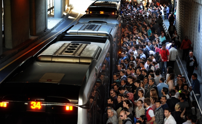 Ulaşım çilesi çeken İstanbullulara İmamoğlu'ndan müjde!