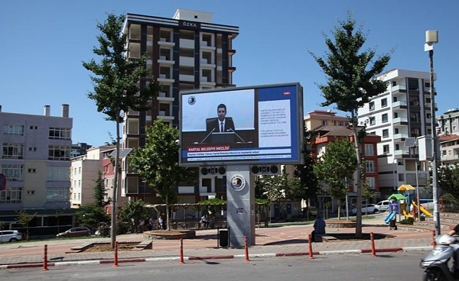 CHP'li belediyenin meclis toplantısı canlı olarak İstanbul sokaklarında
