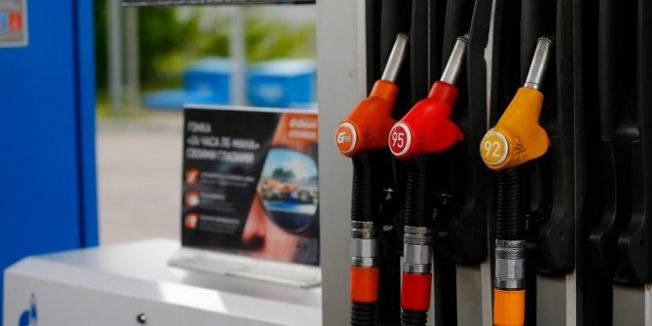 Halkla dalga geçiyorlar: Benzine 12 kuruş indirim!