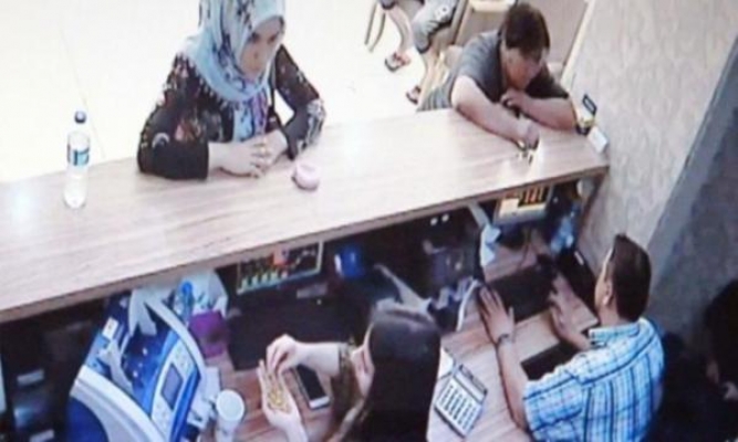 Altın bozdurmaya gelen kadına yanlışlıkla 15 bin lira fazla ödeme yaptı