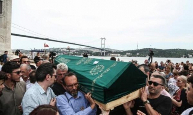 Küçük İskender son yolculuğuna uğurlandı