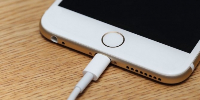 iPhone'lara kablolu veri transferi özelliği