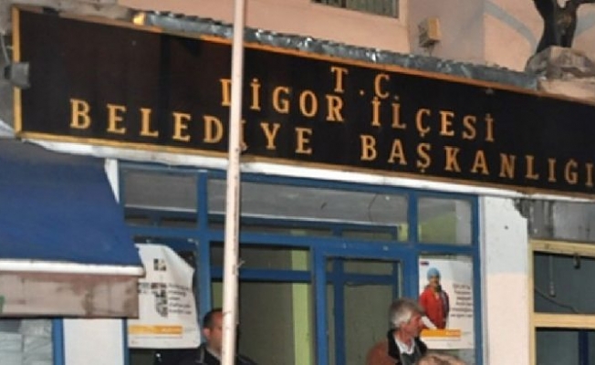 HDP'liler 3 dakika gecikti: AKP'liler kapıyı kilitledi