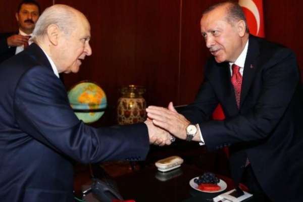 Dilipak: AKP'de çözülme olursa MHP ile ittifakla da barajı aşamaz