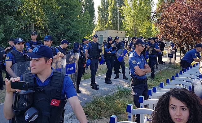 VİDEO | Polis saldırdı, iş makineleri çalıştı: ODTÜ'de ağaçlar kesiliyor!