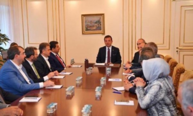 AKP randevu vermemişti...AKP'li başkanlar İmamoğlu'nu ziyaret etti