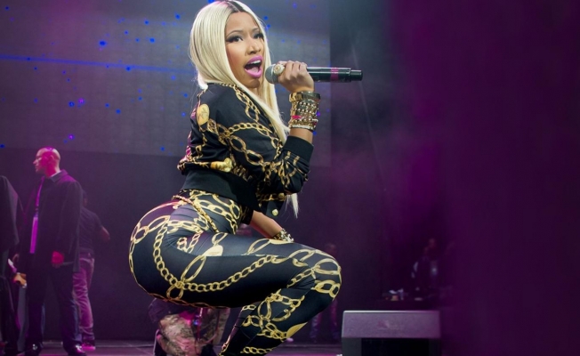 Nicki Minaj kara çarşafa girdi