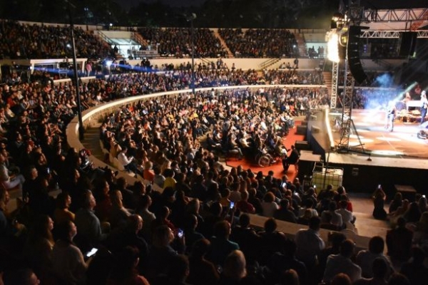 Ferhan Şensoy'dan Zülfü Livaneli'ye... AKP'li belediyeden sanata sansür