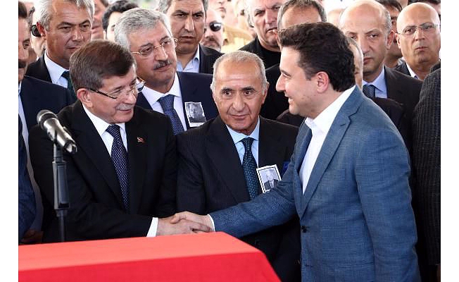 Babacan ile Davutoğlu ilk kez kameralar karşısında yan yana