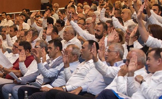 Kendi pisliklerini böyle örtecekler: AKP'den, 'eski başkanı araştırma' komisyonu