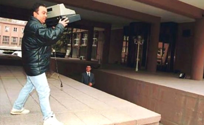 Ecevit'e yazarkasa fırlatmıştı: Mansur Yavaş insanlık dersi verdi