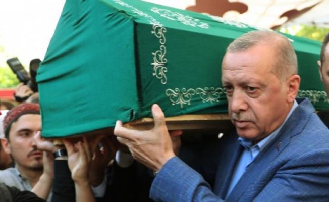 Gerici yazar Mehmet Şevket Eygi'nin tabutunu Erdoğan taşıdı