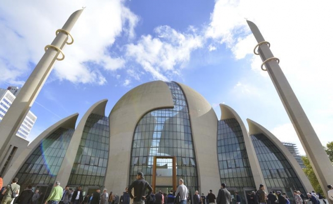 O camilere bombalı saldırı tehditleri artıyor