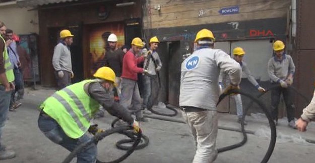 Emek Sineması'nda yangın paniği