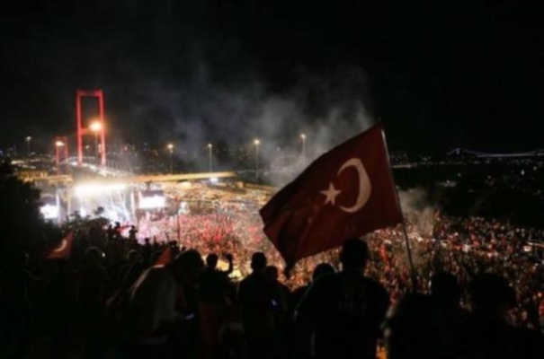 15 Temmuz anketinde çarpıcı sonuçlar: Tekrar darbe girişimi olsa sokağa çıkar mısınız?