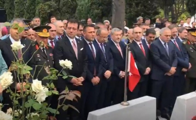Ekrem İmamoğlu Edirnekapı Şehitliği'nde