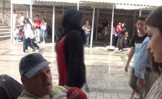 VİDEO | Atatürk'e hakaret etmeye çalışırken eline yüzüne bulaştırdı