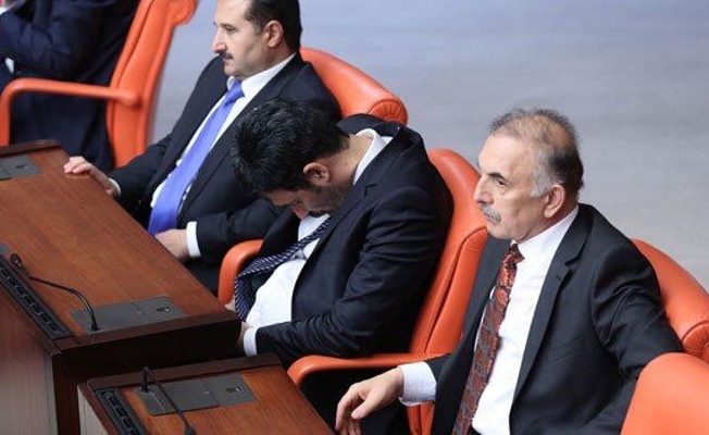 Tatile doymadılar: Meclise 2,5 aylık tatil