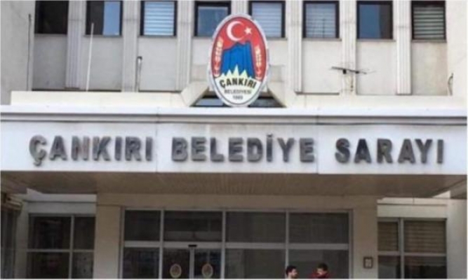 AKP'li belediyeden rekor iflas: Maaş için kredi çekmişler