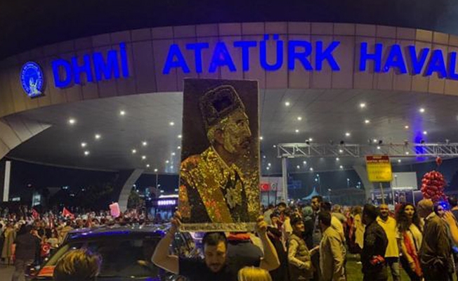 Atatürk Havalimanı'nda Vahdettin portresi!