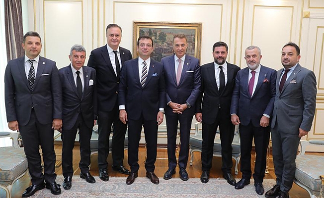 İmamoğlu’nun forma koleksiyonuna yenisi eklendi