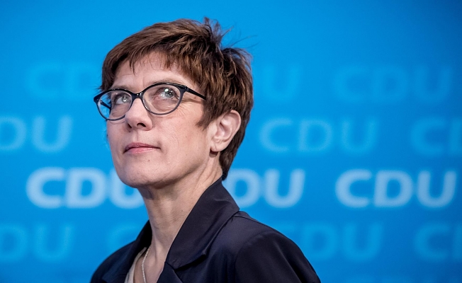 Alman hükümetinin 'en zor makamına' Kramp-Karrenbauer atandı