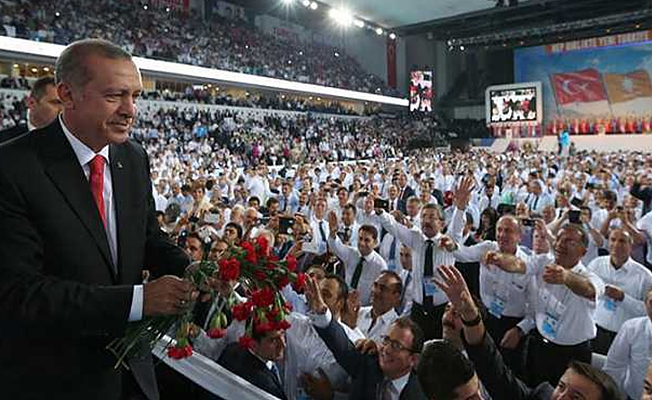 AKP'li isim de sessizliğini bozdu: Kusuru başkalarında değil kendimizde arayalım