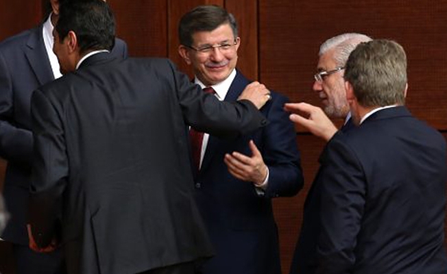 Davutoğlu için 'yeni AKP' patladı mı? 'Kaderini AKP içinde bir yerlerde arıyor'