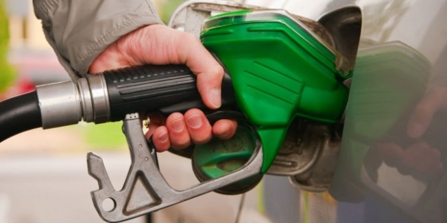 Zamların ardından benzine 'büyük' indirim