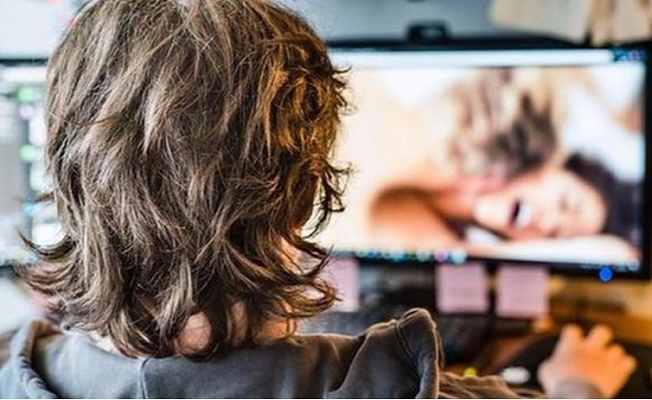 'Gizli mod' da işe yaramıyor: Google ve Facebook sizinle birlikte izliyor