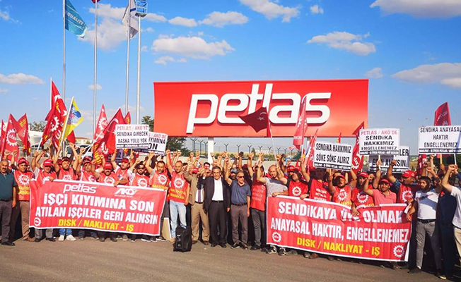 Patron hızını alamadı: İşten atılan arkadaşlarına destek olan işçiler de işten atıldı!