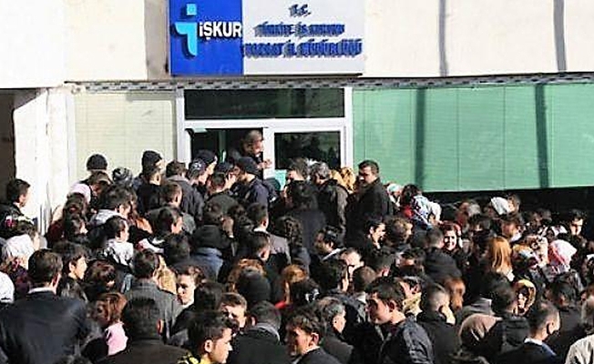 Gençler anlatıyor: Birilerinin emekli olmasını bekliyoruz