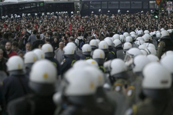 Komşuda üniversiteler polislere açılacak
