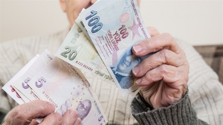 Yasaya rağmen emekli maaşlarına göz koydular