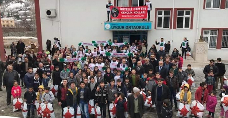 Cemevi Gençlik Kolları'ndan 400 çocuğa yardım!