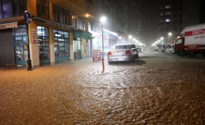 Rize'de sel felaketi: Bir kişi kayboldu