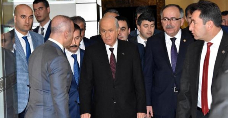 MHP'nin 'referandum toplantısı' sürpriz isimle başladı