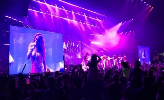 Antalya'da Jennifer Lopez'i ayakta izlemek için servet ödediler