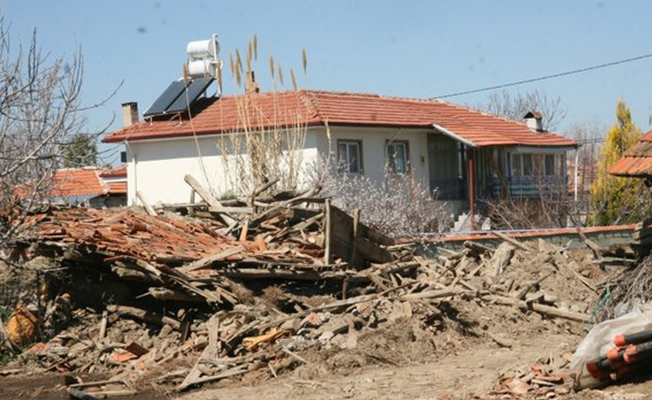 Denizli'de enkaz altında kalanlar var! İşte ilk açıklamalar