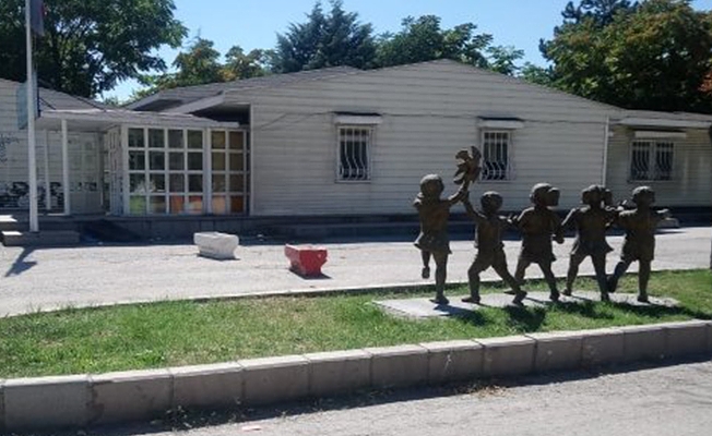 Bakanlığın tek kreşini millet bahçesi için kapattılar