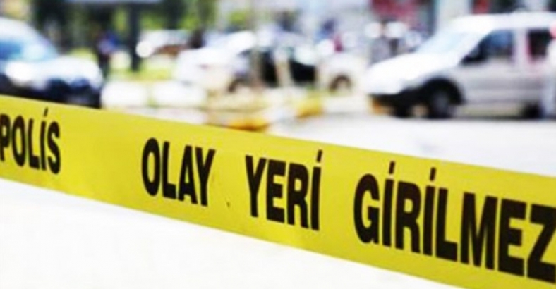 1 yıldır ağaçta asılıymış...!