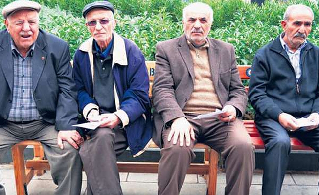 Emekliler çalışmak zorunda