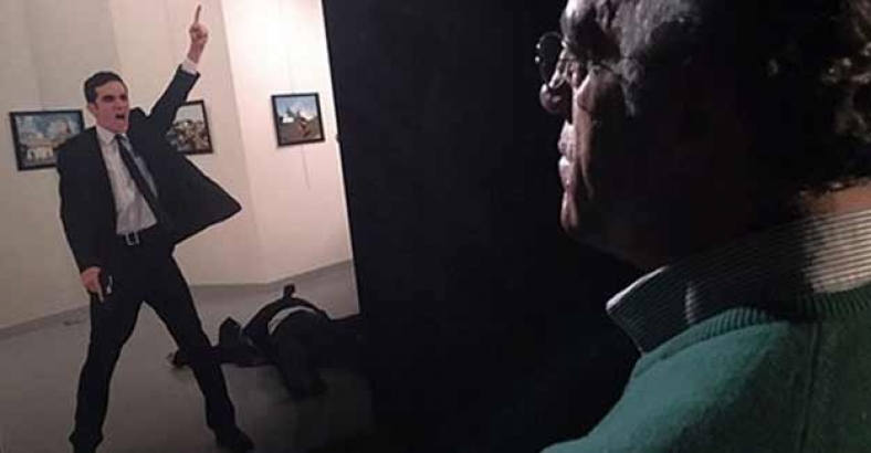 World Press Photo ödülü Karlov suikastını fotoğraflayan muhabire...