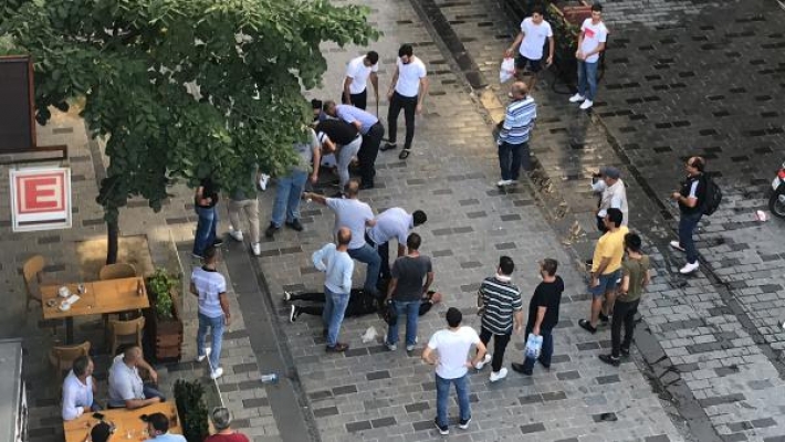 Pakistanlılar ve Afganlar arasında bıçaklı kavga