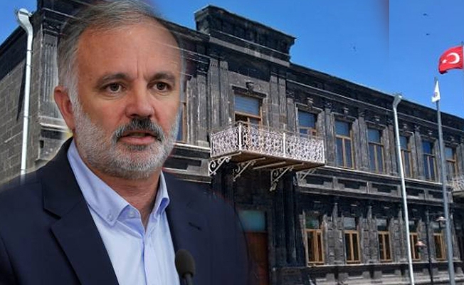 Kars Belediye Başkanı Ayhan Bilgen, 'silahlı örgüt kurmak' suçalamasıyla ifadeye çağrıldı