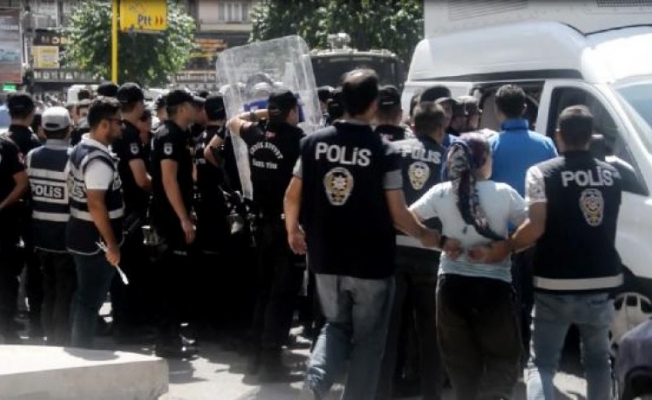 Diyarbakır'da kayyum protestosuna müdahale: 30 gözaltı