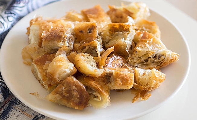 AKP'li belediye tek firmanın girdiği ihale ile 10 ton börek aldı